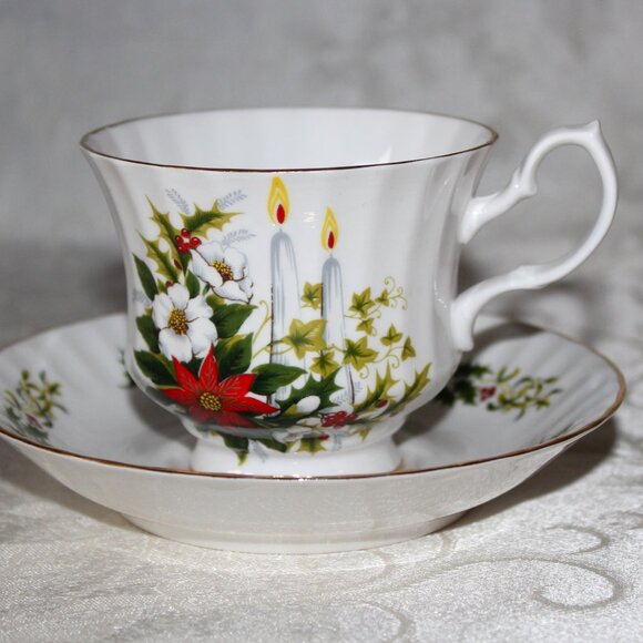 Bluebird Christmas Poinsettia Teacup Set | Yuletide Tea Cup & Saucer | Holly - Picture 2 of 6